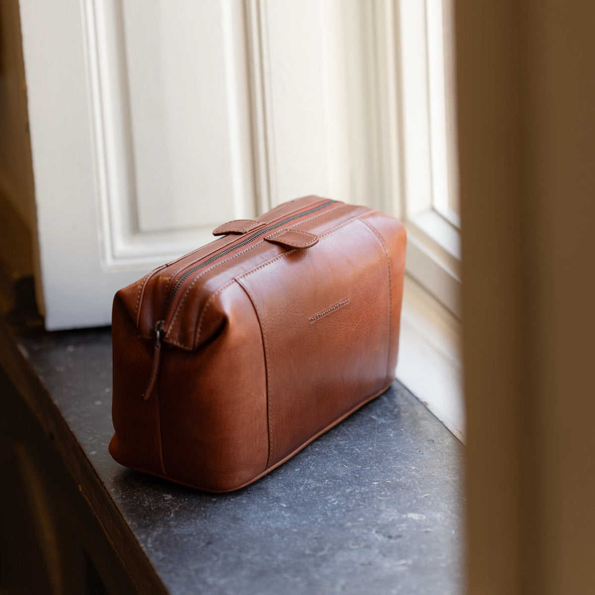 Biassa Full-Grain Leather Toiletry Bag for Kvinner – alternate product view 2