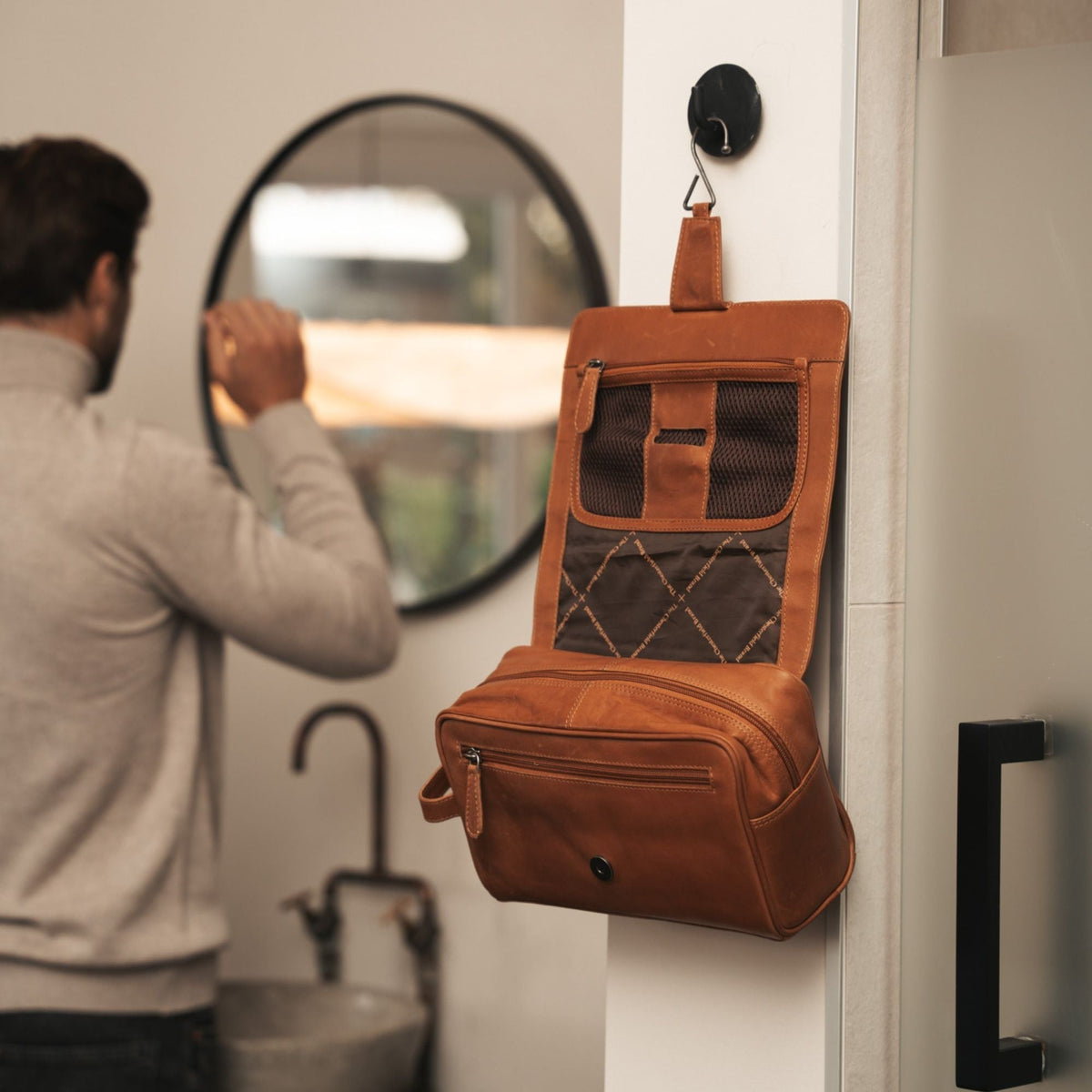 Rosario Full-Grain Leather Toiletry Bag for Kvinner – alternate product view 2