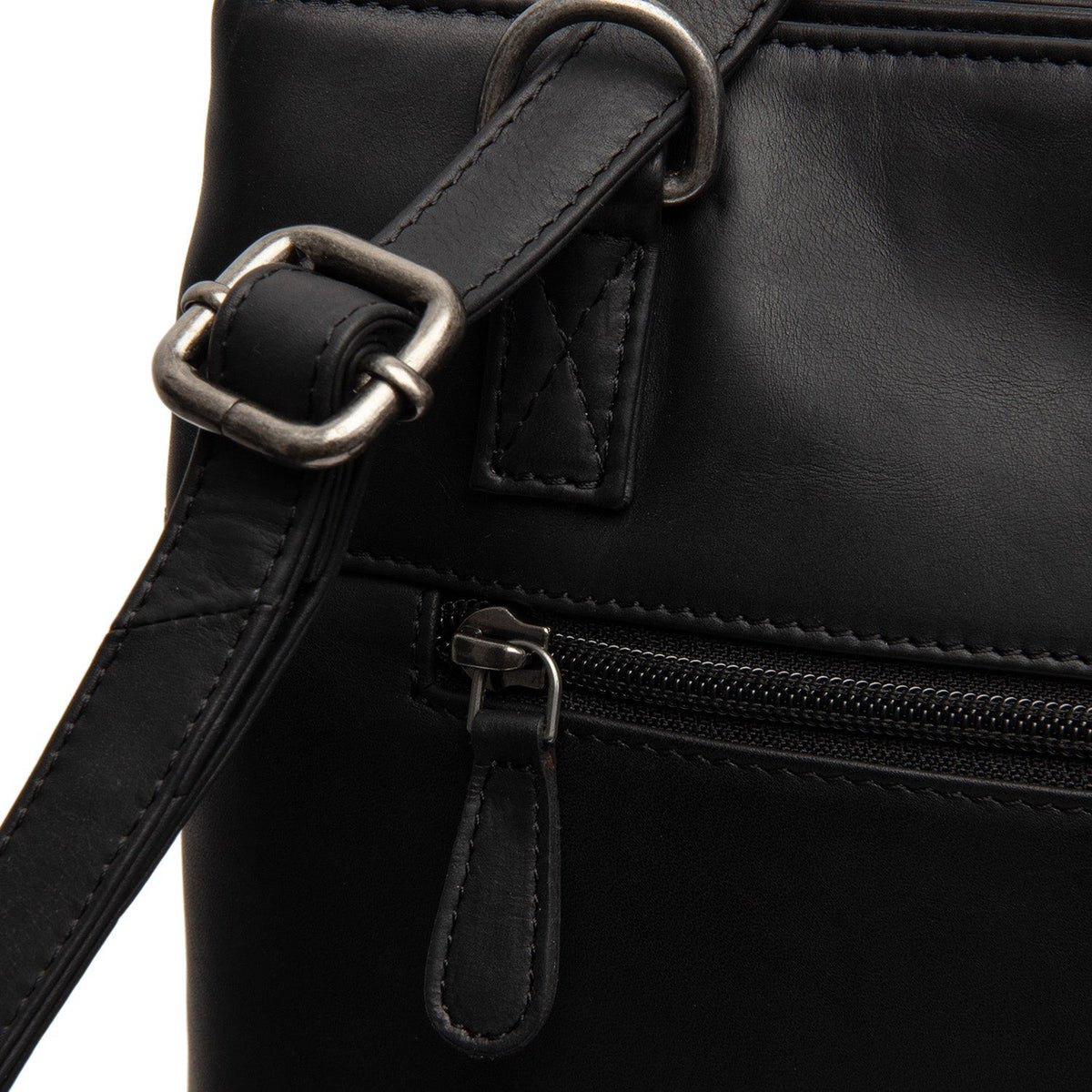 Solid Antique Brass Hardware &amp; Heavy-Duty Dual Zipper Detail on Raynor Full-Grain Leather Tote Bag for Kvinner