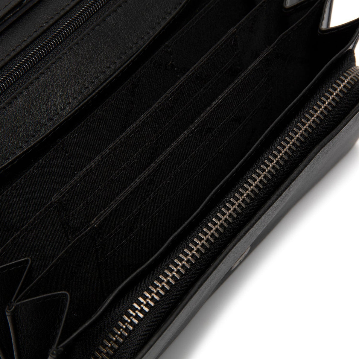 Solid Antique Brass Hardware &amp; Heavy-Duty Dual Zipper Detail on Arvento Full-Grain Leather Wallet for Kvinner