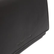 Solid Antique Brass Hardware &amp; Heavy-Duty Dual Zipper Detail on Mirthe Full-Grain Leather Wallet for Kvinner