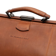 Corfu Full-Grain Leather Weekender Bag for Kvinner - Structured Side Profile Showing Gusset Depth &amp; Expansion Capacity