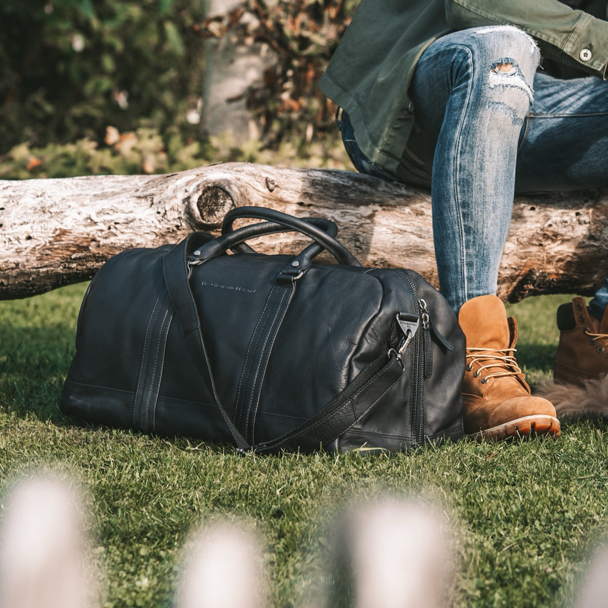 Melbourne Full-Grain Leather Weekender Bag for Kvinner - Structured Side Profile Showing Gusset Depth &amp; Expansion Capacity