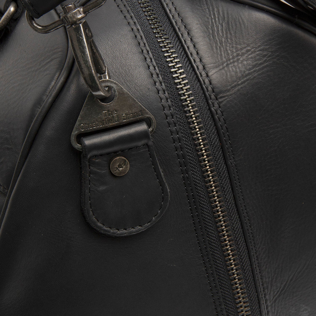 Volenza Full-Grain Leather Weekender Bag for Kvinner - Structured Side Profile Showing Gusset Depth &amp; Expansion Capacity