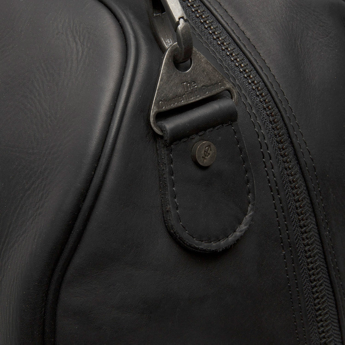 Solid Antique Brass Hardware &amp; Heavy-Duty Dual Zipper Detail on William Full-Grain Leather Weekender Bag for Kvinner