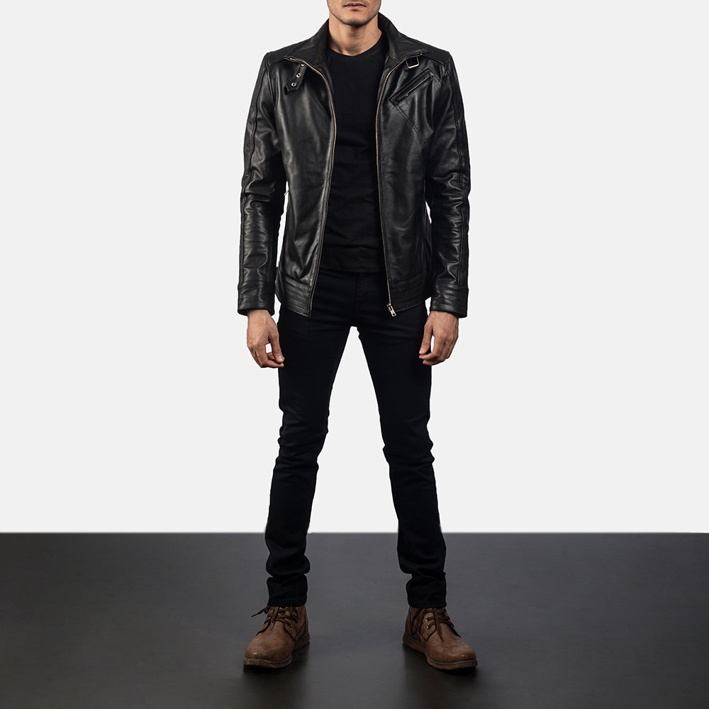 Men's Legacy Svart Bikerjakke i Skinn for Herre - Lateral Side Profile View Showing Sleeve Cut &amp; Athletic Taper Fit