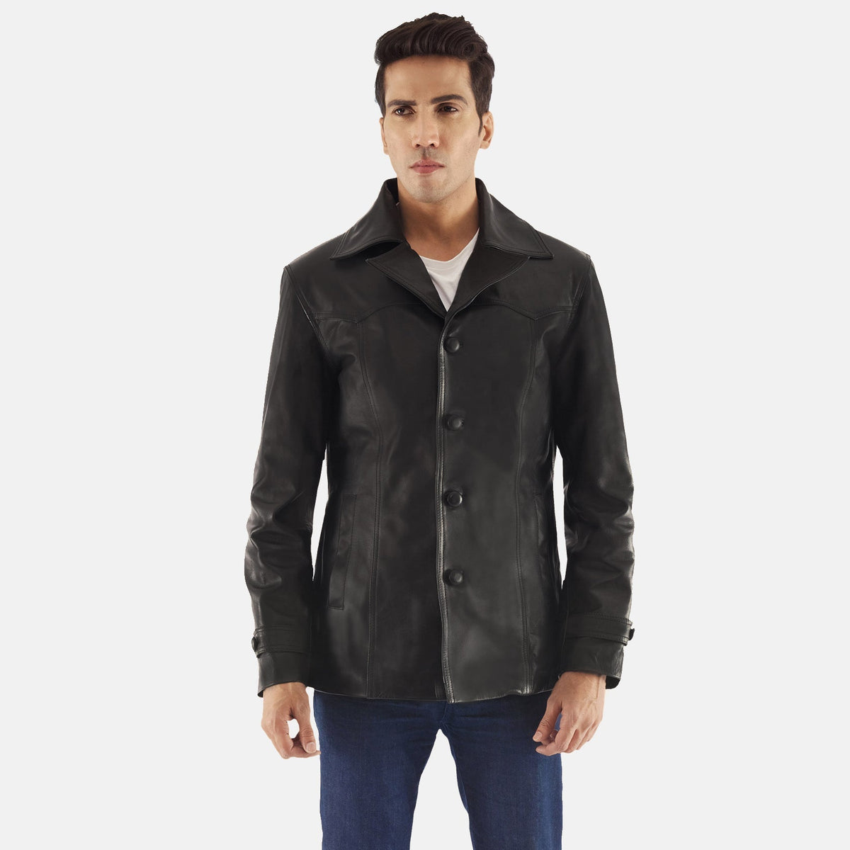 Leo Svart Skinnkåpe for Herre in Black Cowhide Leather - Front Profile View &amp; Tailored Silhouette | Buy Online