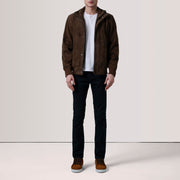 Styled Fit Perspective of Lester Brun Suede Bomberjakke i Skinn for Herre For Men on Model - Natural Daylight Drape