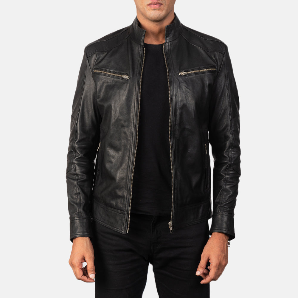 Men's Mack Svart Bikerjakke i Skinn for Herre in Black Goatskin Leather - Front Profile View &amp; Tailored Silhouette | Buy Online