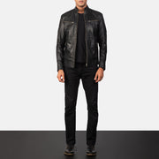 Men's Mack Svart Bikerjakke i Skinn for Herre - Lateral Side Profile View Showing Sleeve Cut &amp; Athletic Taper Fit