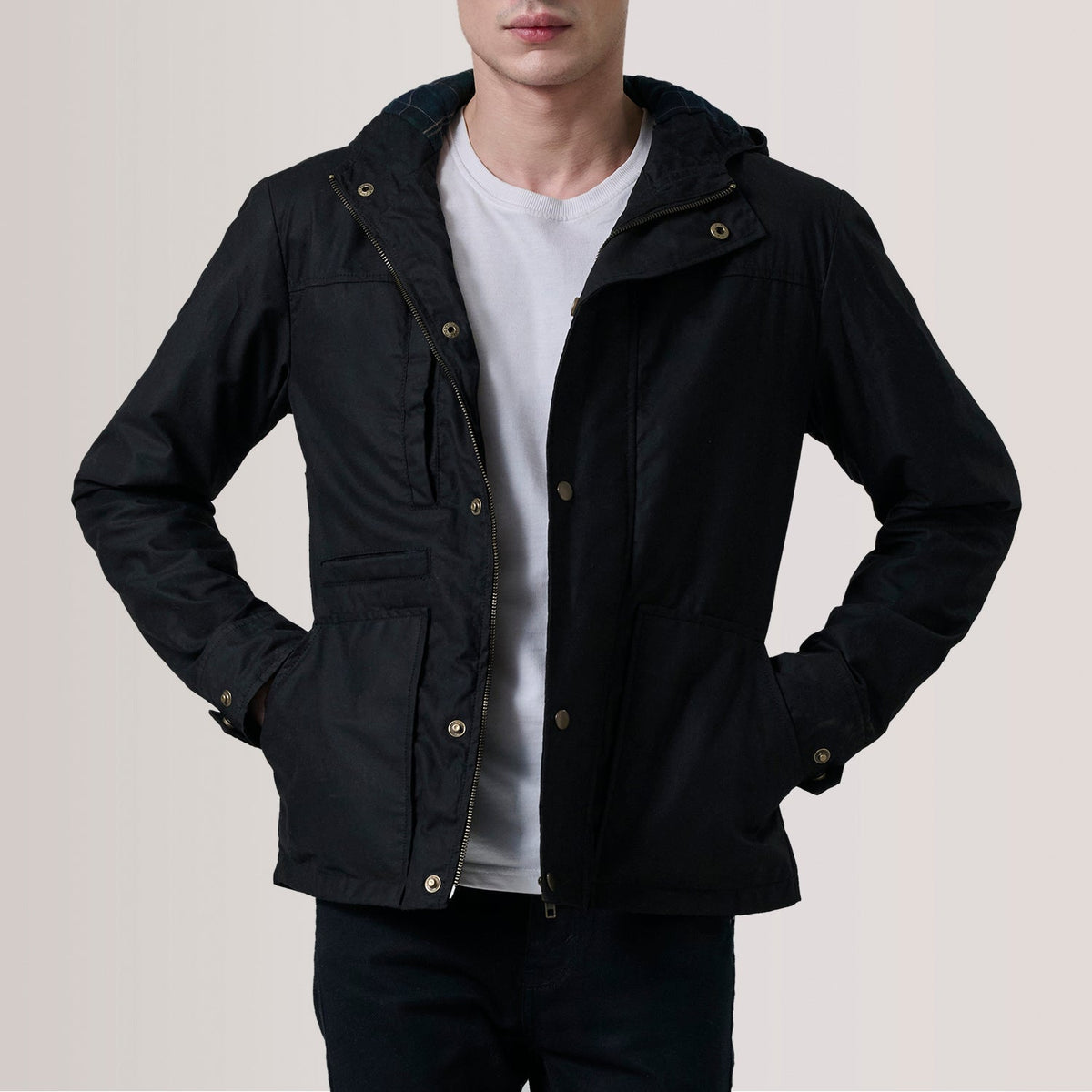 Marlo Svart Canvas Hooded Work Skinnjakke for Herre For Men in Black Waxed Cotton Canvas - Front Profile View &amp; Tailored Silhouette | Buy Online