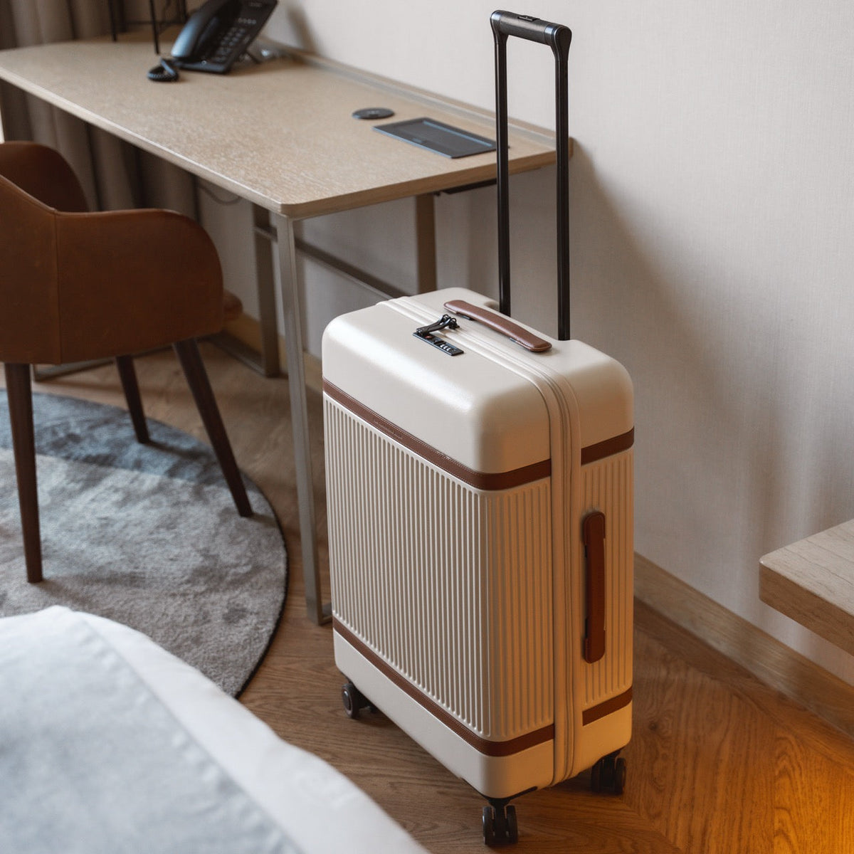 Medium Suitcase Zuna for Kvinner – alternate product view 2