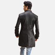 Men's Midlander Quilted Svart Skinnkåpe for Herre - Lateral Side Profile View Showing Sleeve Cut &amp; Athletic Taper Fit