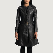 Close-Up Detail of Notch &amp; Button Hardware on Women's Moonlight Svart Trenchcoat i Skinn for Kvinner