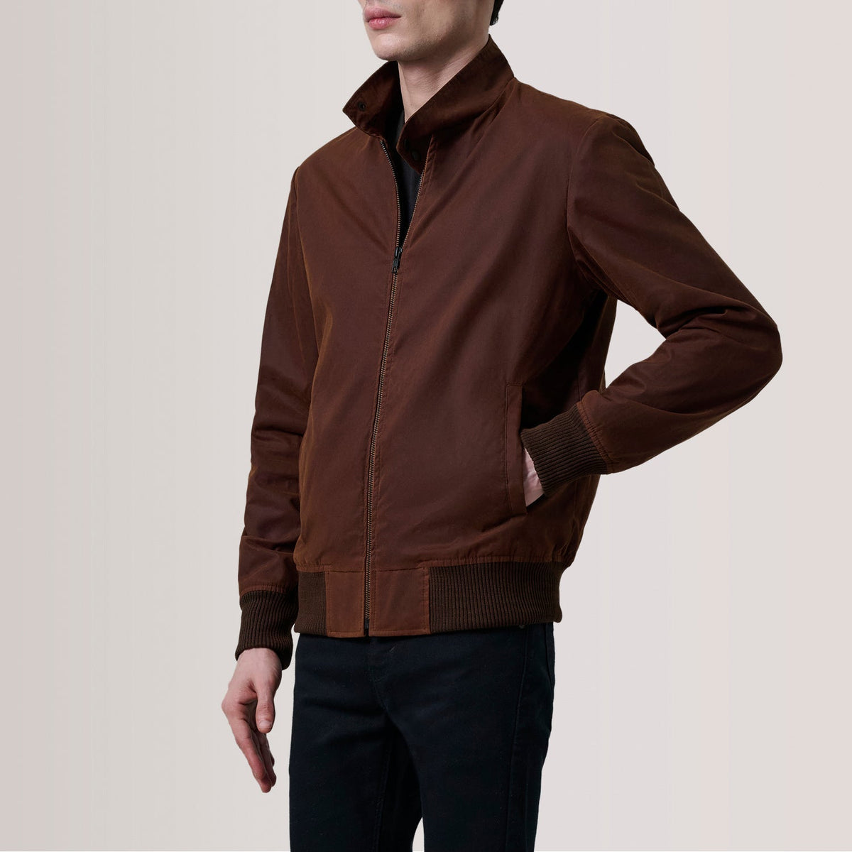 Morrison Brun Canvas Bomberjakke i Skinn for Herre For Men - Lateral Side Profile View Showing Sleeve Cut &amp; Athletic Taper Fit