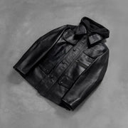 Styled Fit Perspective of Men's Moulder Hooded Svart Skinnjakke for Herre on Model - Natural Daylight Drape