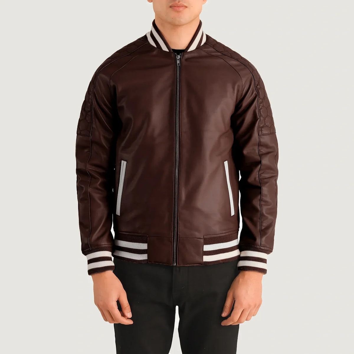 Close-Up Detail of Varsity collar &amp; Zipper Hardware on Pascal Maroon Leather Varsity Skinnjakke for Herre