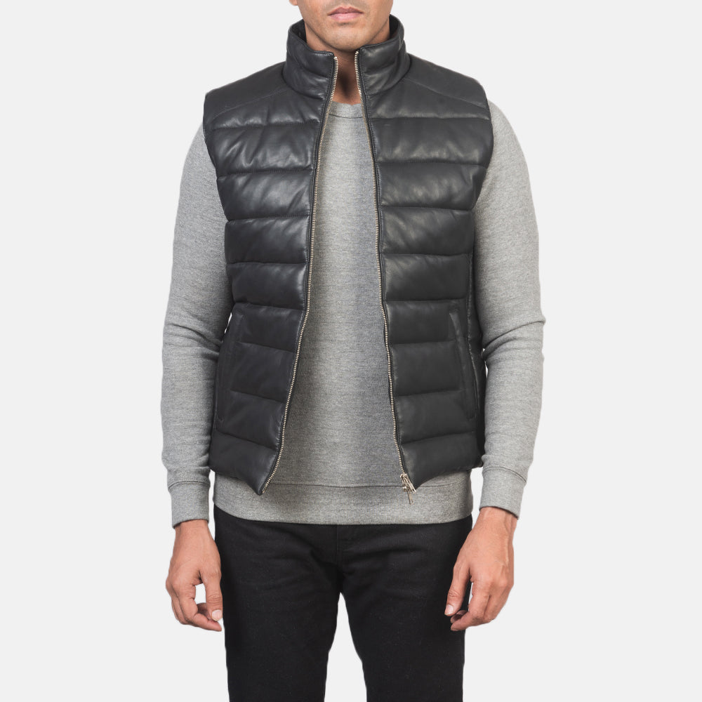 Men's Reeves Svart Leather Puffer Vest for Herre in Black Sheepskin Leather - Front Profile View &amp; Tailored Silhouette | Buy Online