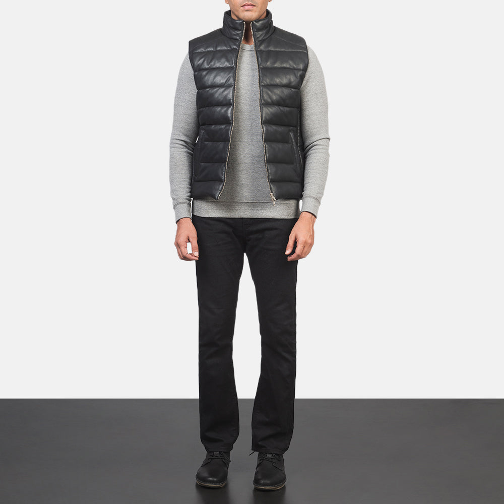 Men's Reeves Svart Leather Puffer Vest for Herre - Lateral Side Profile View Showing Sleeve Cut &amp; Athletic Taper Fit