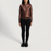 Close-Up Detail of Varsity &amp; Zipper Hardware on Women's Reida Maroon Bomberjakke i Skinn for Kvinner