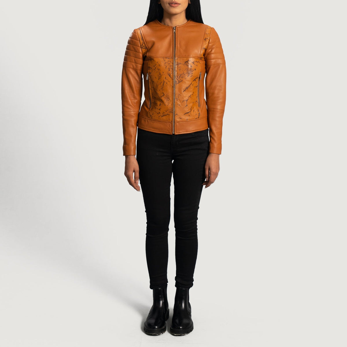 Close-Up Detail of Classic Collar &amp; Zipper Hardware on Women's Sandy Lys brun Dye Bikerjakke i Skinn for Kvinner