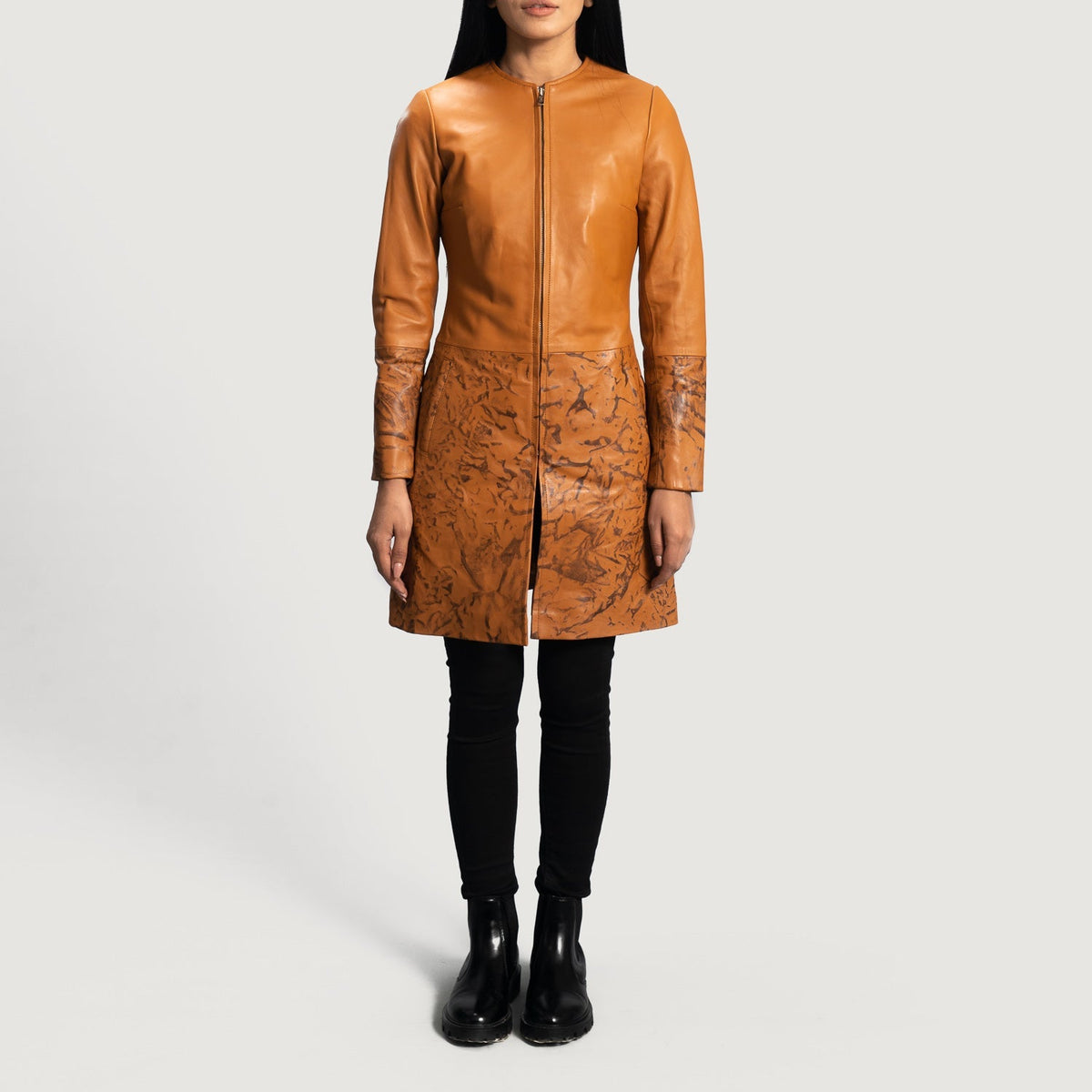 Close-Up Detail of Classic Collar &amp; Zipper Hardware on Women's Sandy Lys brun Dye Skinnkåpe for Kvinner