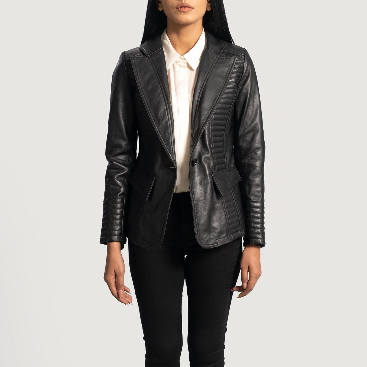 Women's Selina Svart Skinnblazer for Kvinner in Black Sheepskin Leather - Front Profile View &amp; Tailored Silhouette | Buy Online