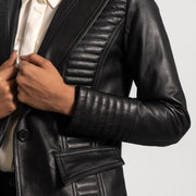 Women's Selina Svart Skinnblazer for Kvinner - Lateral Side Profile View Showing Sleeve Cut &amp; Athletic Taper Fit