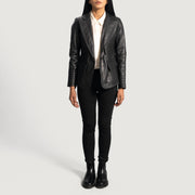 Close-Up Detail of Notch &amp; Button Hardware on Women's Selina Svart Skinnblazer for Kvinner