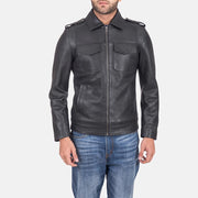 Sergeant Svart Skinnjakke for Herre in Black Calfskin Leather - Front Profile View &amp; Tailored Silhouette | Buy Online