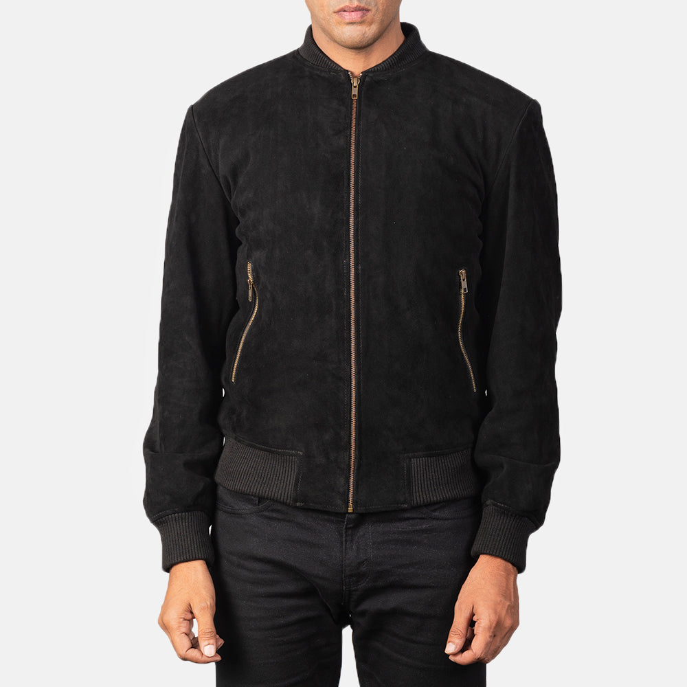 Close-Up Detail of Varsity &amp; Zipper Hardware on Men's Shane Svart Suede Bomberjakke i Skinn for Herre