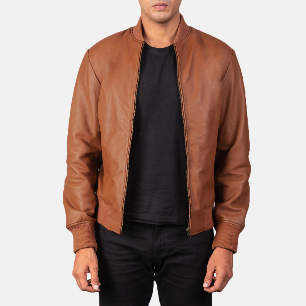 Men's Shane Brun Bomberjakke i Skinn for Herre in Brown Sheepskin Leather - Front Profile View &amp; Tailored Silhouette | Buy Online