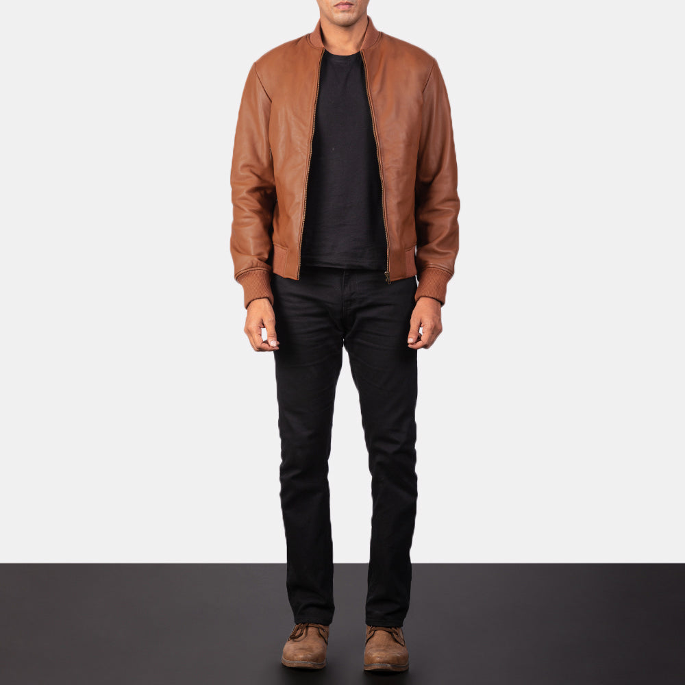 Men's Shane Brun Bomberjakke i Skinn for Herre - Lateral Side Profile View Showing Sleeve Cut &amp; Athletic Taper Fit