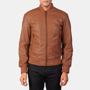 Close-Up Detail of Varsity &amp; Zipper Hardware on Men's Shane Brun Bomberjakke i Skinn for Herre