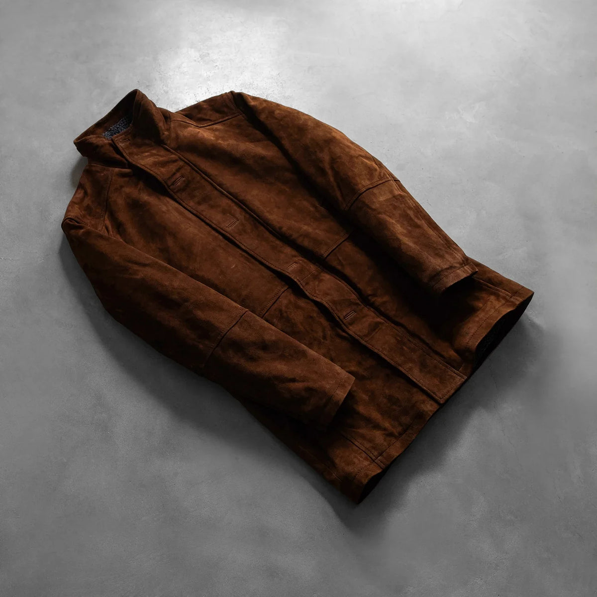Open hem &amp; Hem Craftsmanship Construction Detail on Men's Sheriff Brun Semsket Skinnjakke for Herre