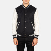 Close-Up Detail of Varsity &amp; Snap Buttons Hardware on Men's Vaxton Svart &amp; White Hybrid Varsity Skinnjakke for Herre
