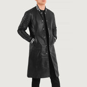 Wilde Svart Leather Varsity Skinnkåpe for Herre - Lateral Side Profile View Showing Sleeve Cut &amp; Athletic Taper Fit