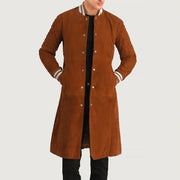 Wilde Brun Suede Varsity Skinnkåpe for Herre in Tan Bown Goatskin Suede - Front Profile View &amp; Tailored Silhouette | Buy Online