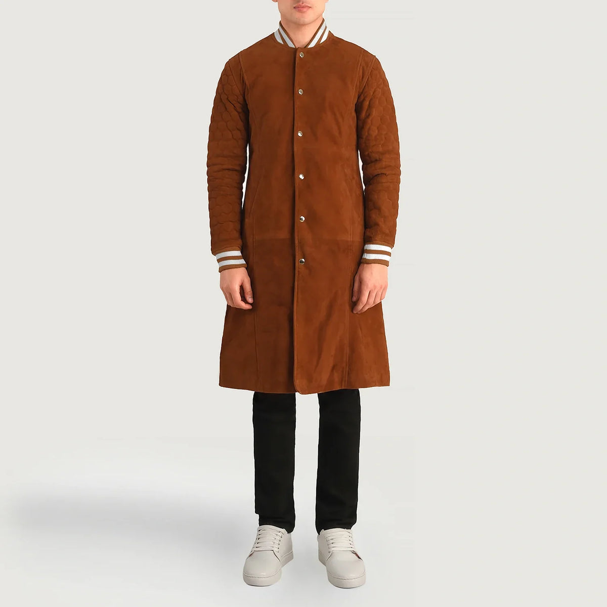 Wilde Brun Suede Varsity Skinnkåpe for Herre - Lateral Side Profile View Showing Sleeve Cut &amp; Athletic Taper Fit