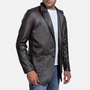 Close-Up Detail of Notch &amp; Button Hardware on Men's Wine Svart Skinnblazer for Herre