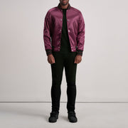 Close-Up Detail of Varsity &amp; Button Hardware on Xander Maroon Varsity Skinnjakke for Herre