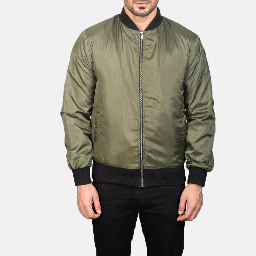Close-Up Detail of Varsity &amp; Zipper Hardware on Men's Zack Green Bomberjakke i Skinn for Herre