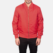 Close-Up Detail of Varsity &amp; Zipper Hardware on Men's Zack Red Bomberjakke i Skinn for Herre