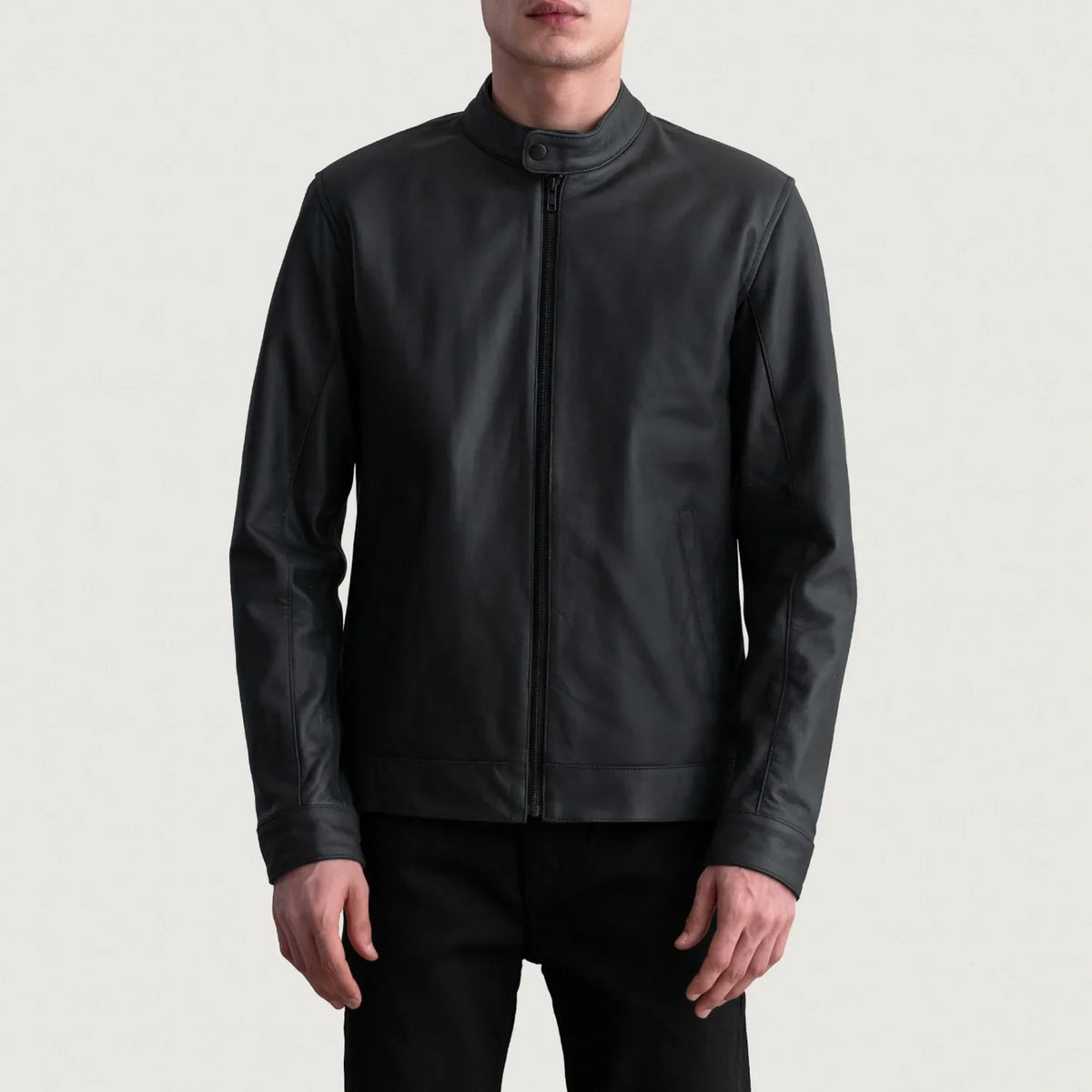 Zen Matte Svart Bikerjakke i Skinn for Herre - Lateral Side Profile View Showing Sleeve Cut &amp; Athletic Taper Fit
