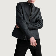 Zen Tumbled Svart Bikerjakke i Skinn for Herre - Lateral Side Profile View Showing Sleeve Cut &amp; Athletic Taper Fit